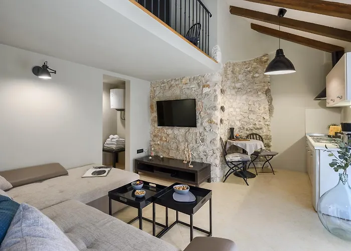 Grota Premium Apartment & Room